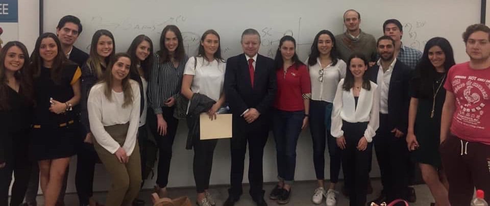 Ministro Presidente Arturo Zaldivar - Alumnos
