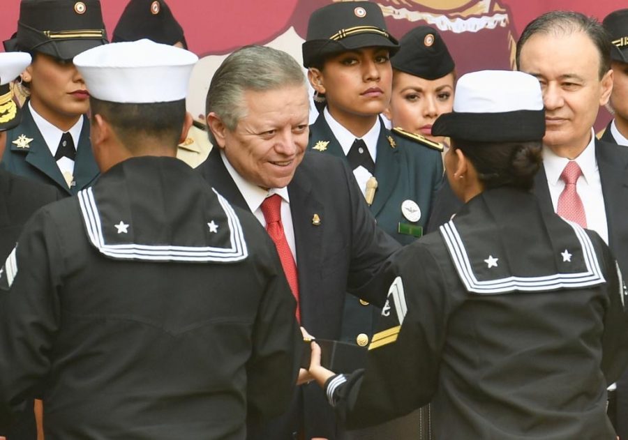 Entrega de ascensos y condecoraciones a integrantes de las fuerzas armadas, 109 aniversario de la Revolución Mexicana - 5