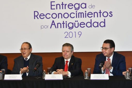 Entrega de reconocimientos por antigüedad en el CJF - 1