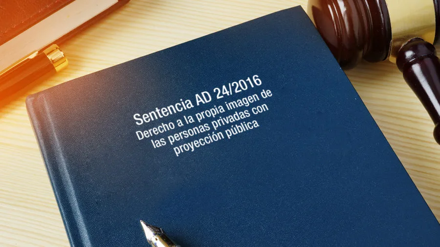 AD 24/2016 Derecho a la propia imagen de las personas privadas con proyección pública DERECHO PROPIA IMAGEN PERSONAS PRIVADAS CON PROYECCION PUBLICA